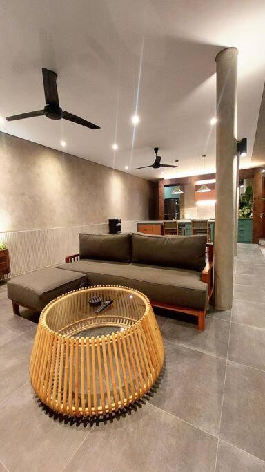 Akhila 2 - 2 Bedroom Modern Tropical At The Heart Of * Seminyak (Bali)