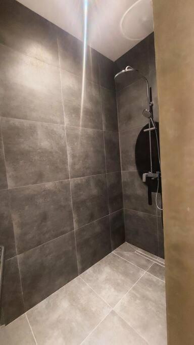 Akhila 2 - 2 Bedroom Modern Tropical At The Heart Of Villa Seminyak (Bali)